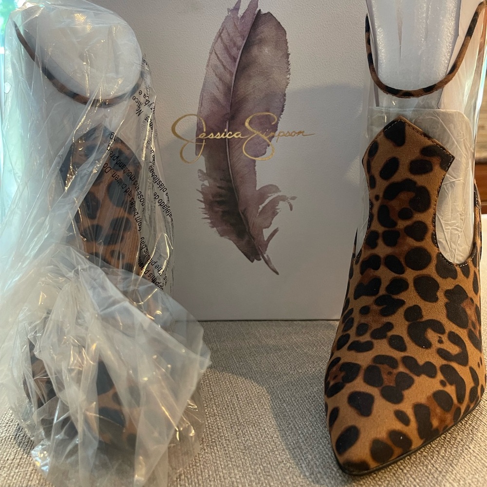 Jessica Simpson Leopard Print Stilettos Sz 8